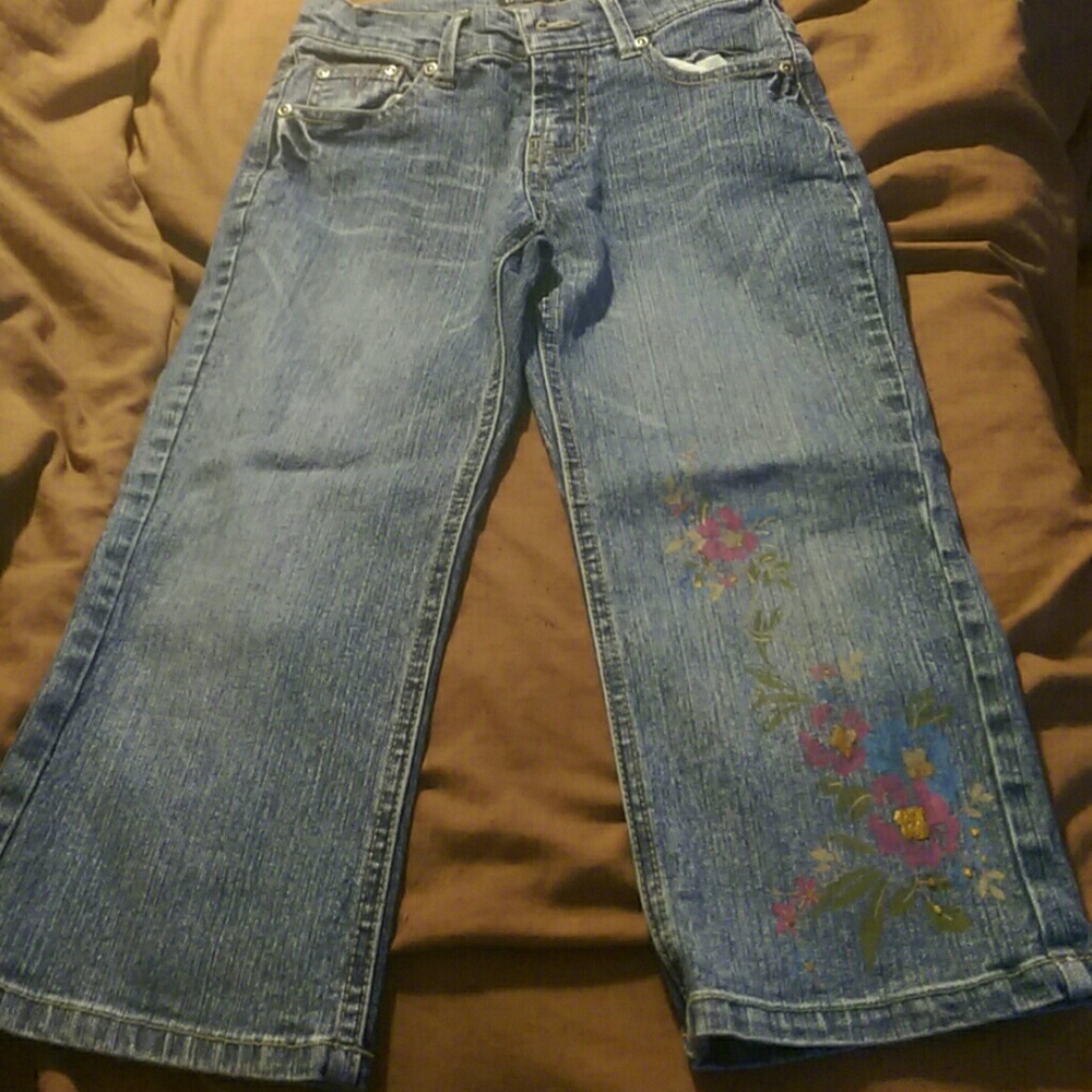 Girl Capri